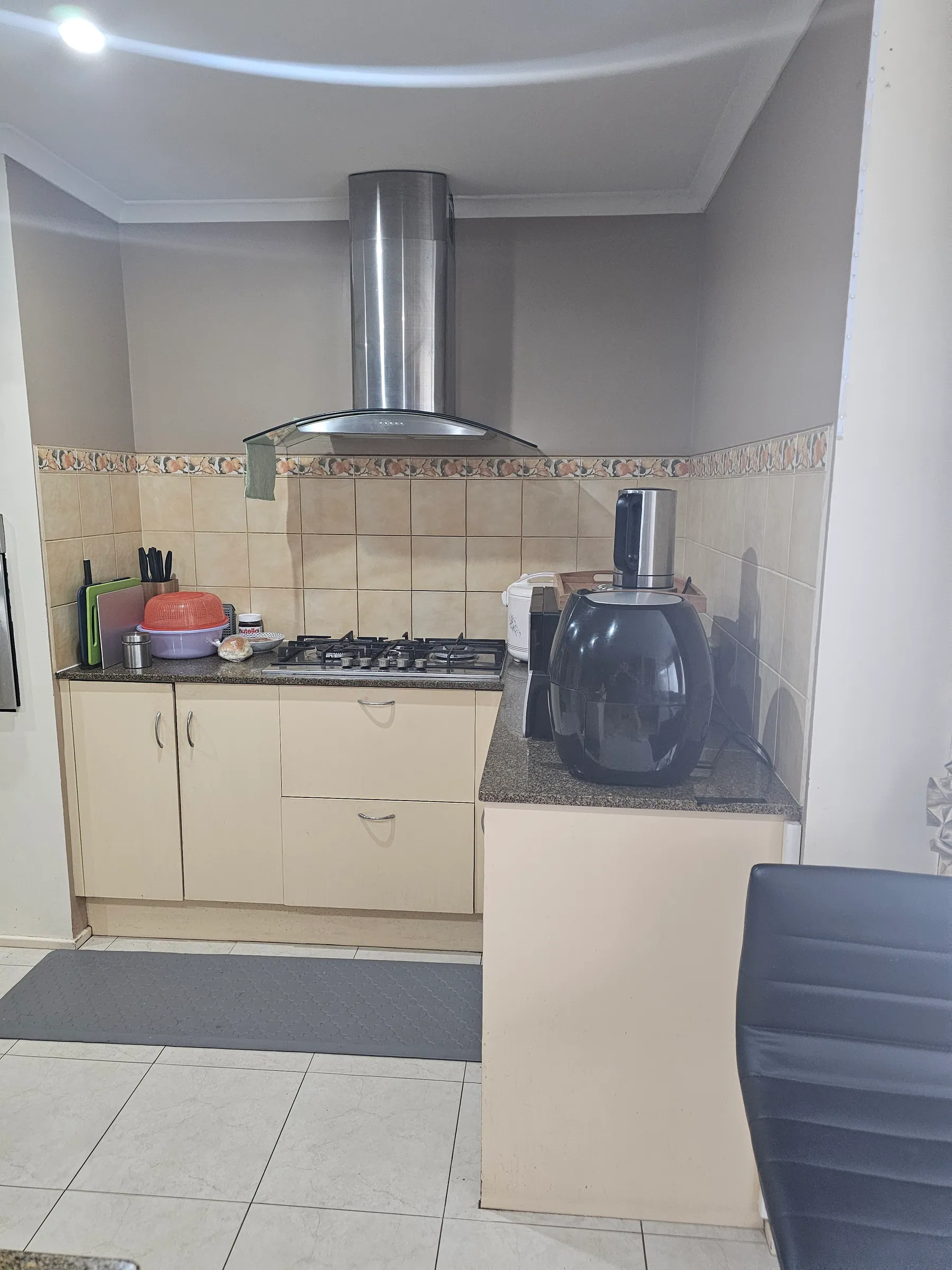 The cooktop wall, Aspendale before the renovation