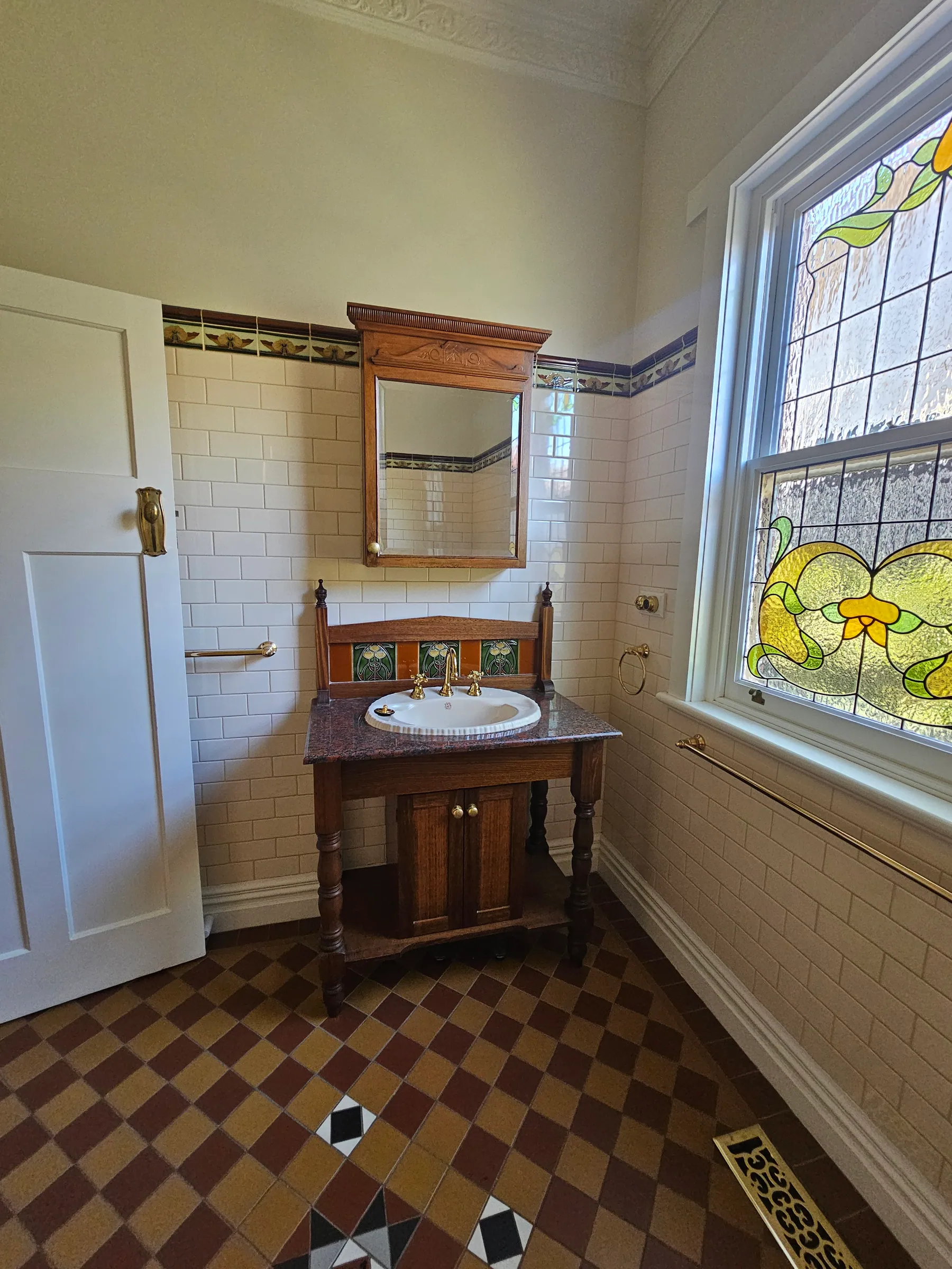 The main bathroom, Murrumbeena before the renovation